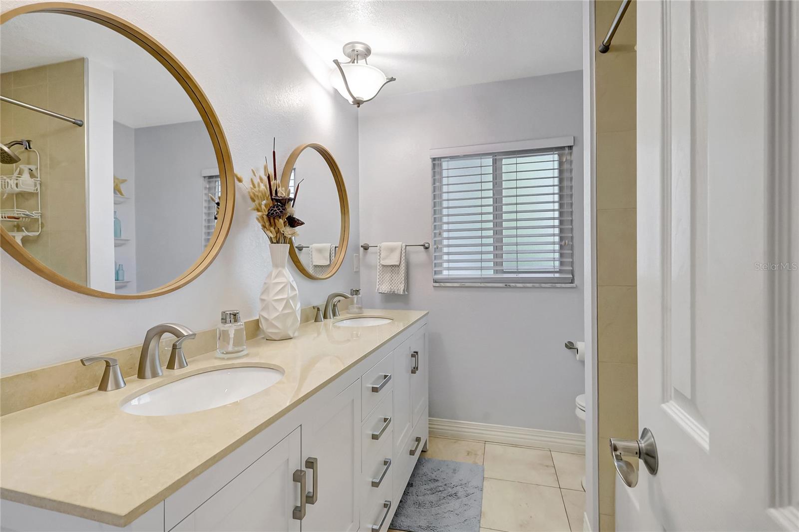 Image 15 of 23 For 1389 47th Avenue Ne