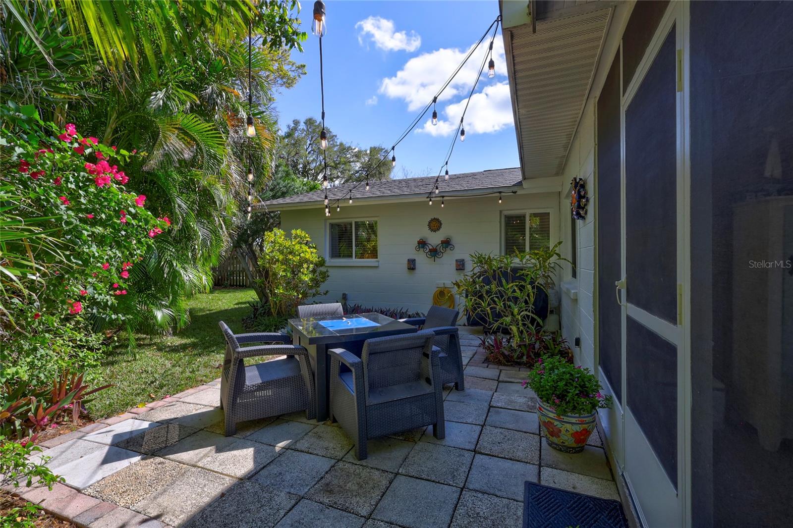 Image 19 of 23 For 1389 47th Avenue Ne