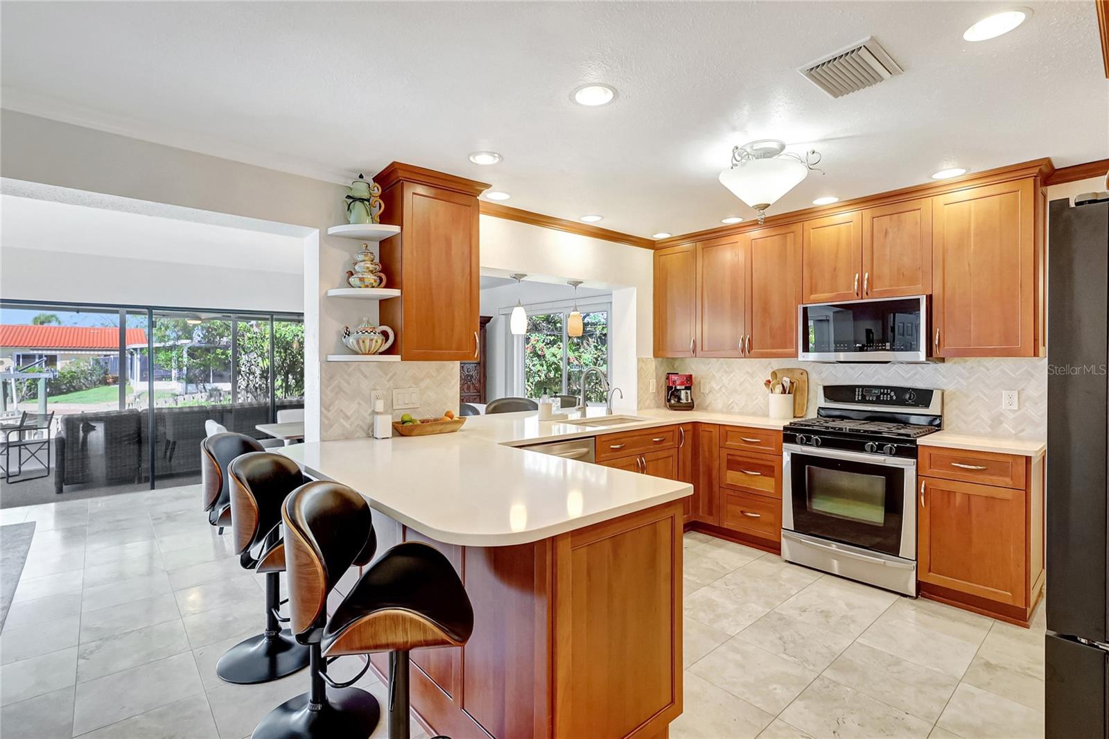 Image 5 of 23 For 1389 47th Avenue Ne