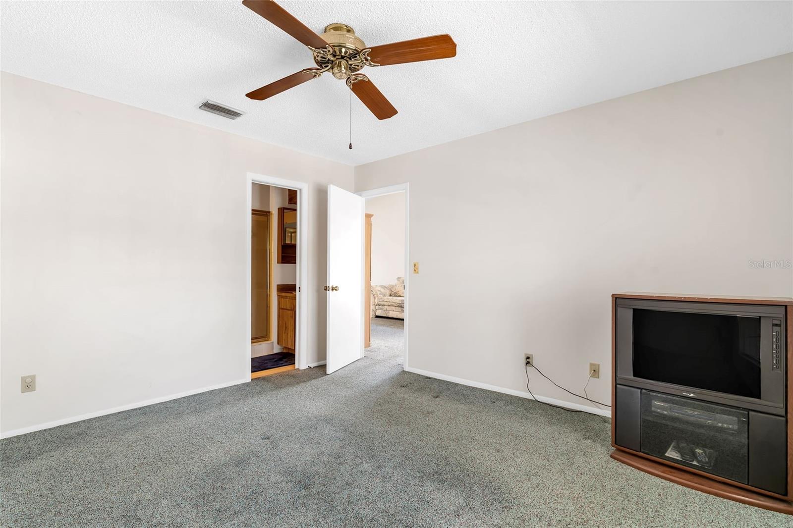 Image 11 of 25 For 220 Orion Lane 89