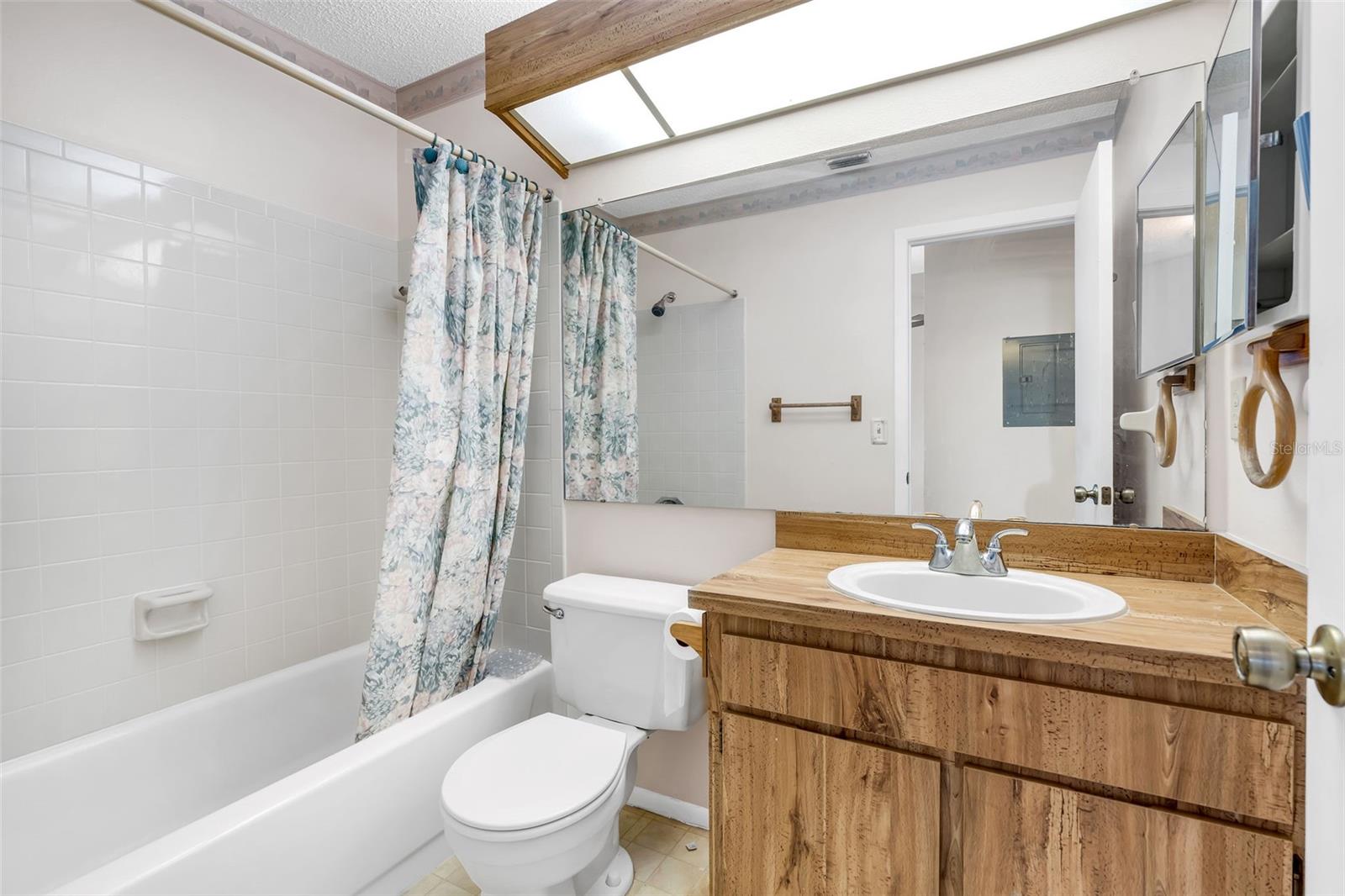 Image 15 of 25 For 220 Orion Lane 89