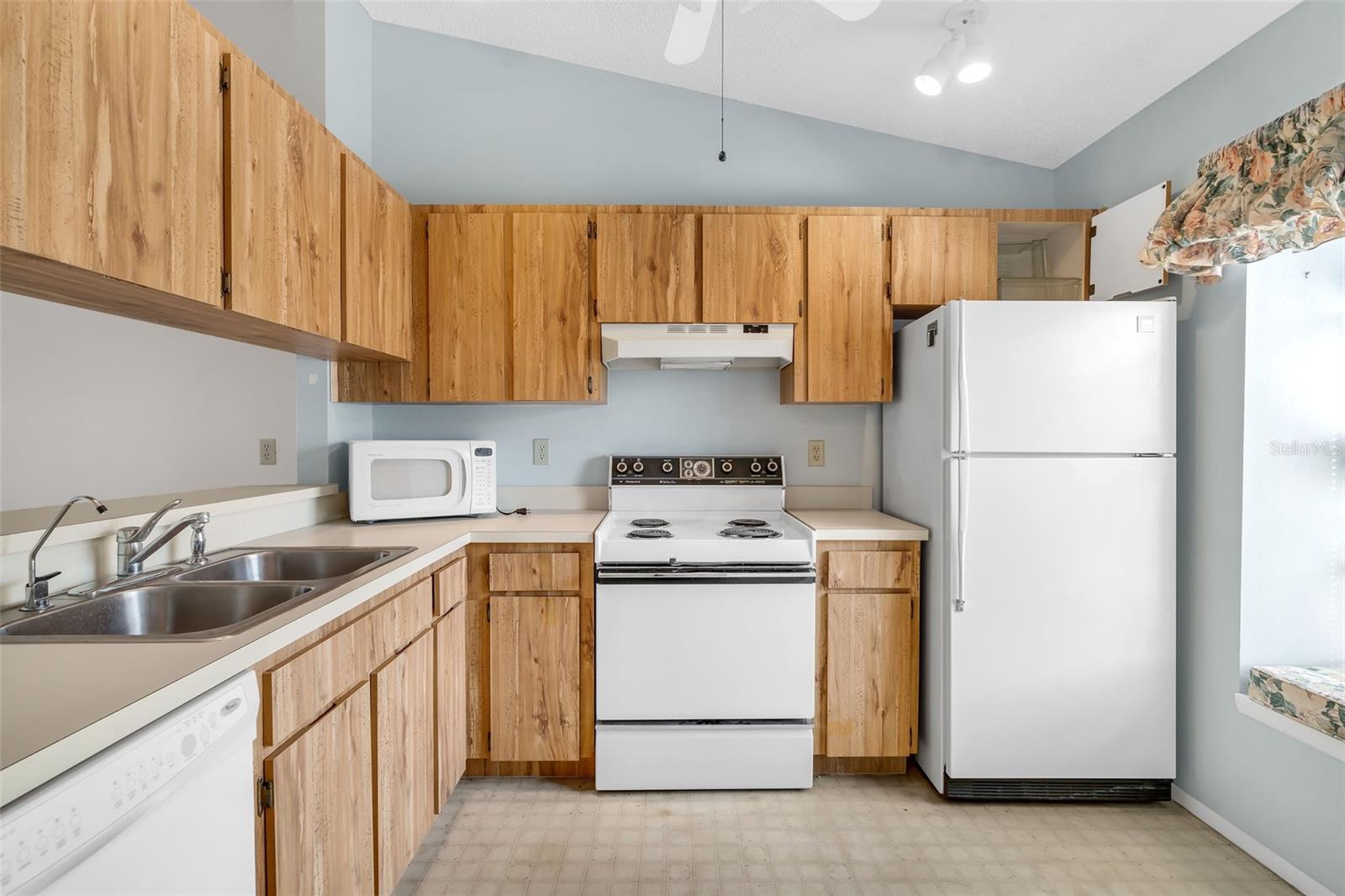 Image 4 of 25 For 220 Orion Lane 89