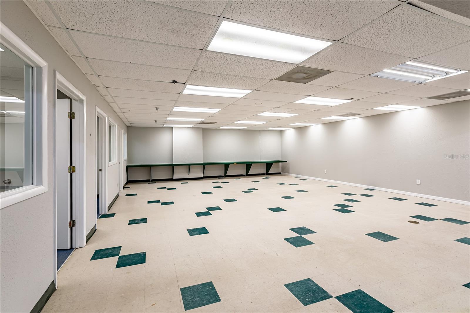 Image 10 of 39 For 4501 Columbus Drive 3