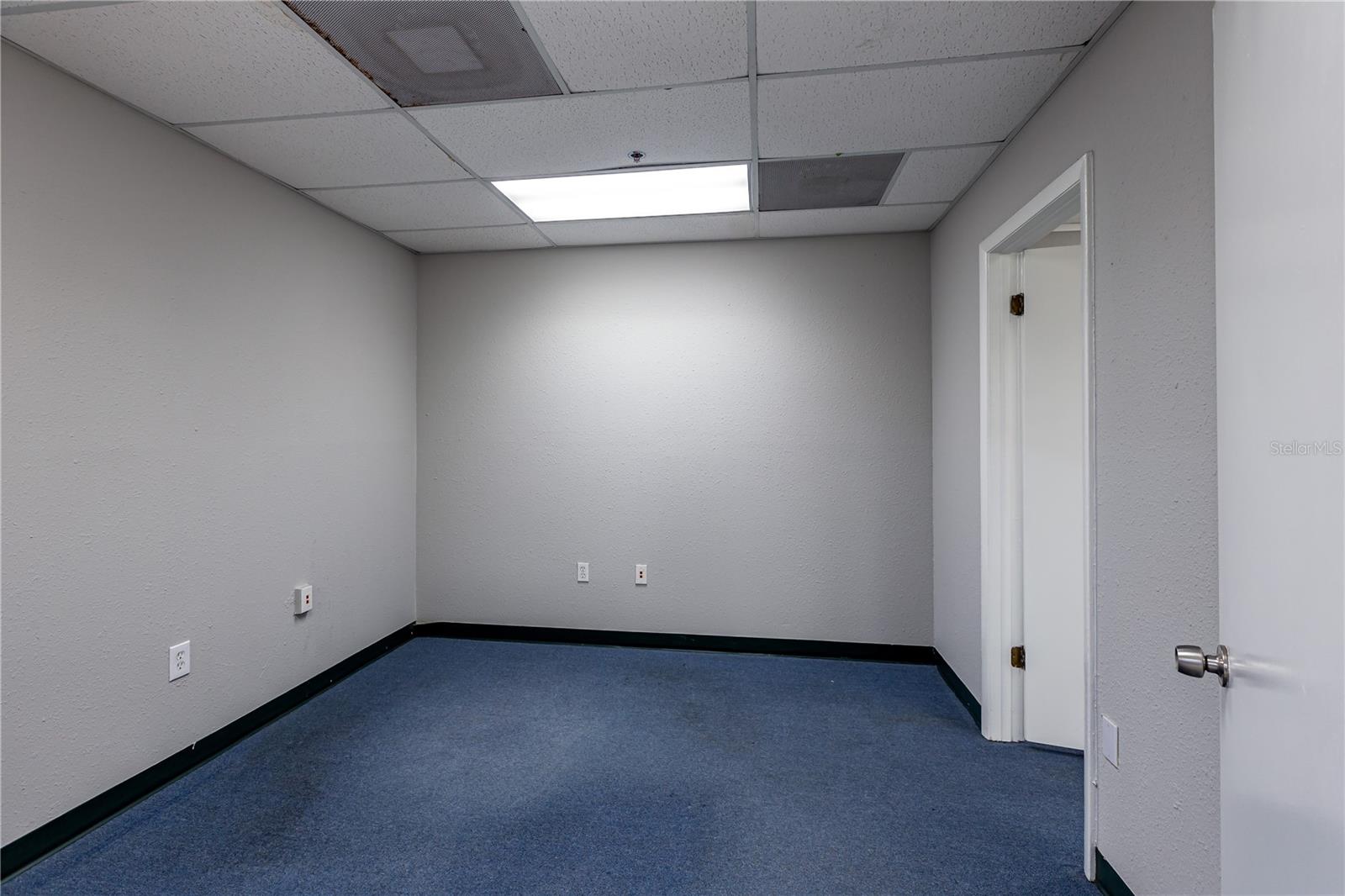 Image 11 of 39 For 4501 Columbus Drive 3