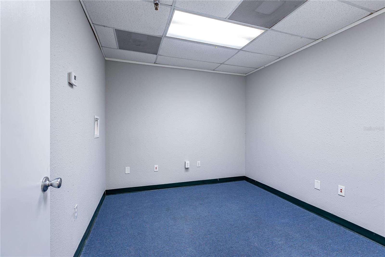 Image 17 of 39 For 4501 Columbus Drive 3