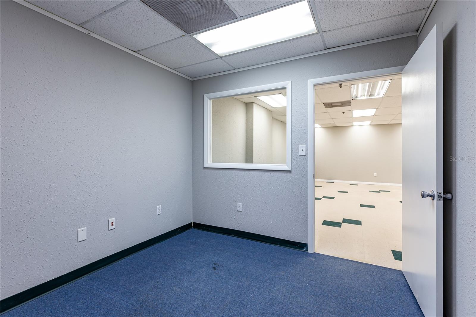 Image 18 of 39 For 4501 Columbus Drive 3