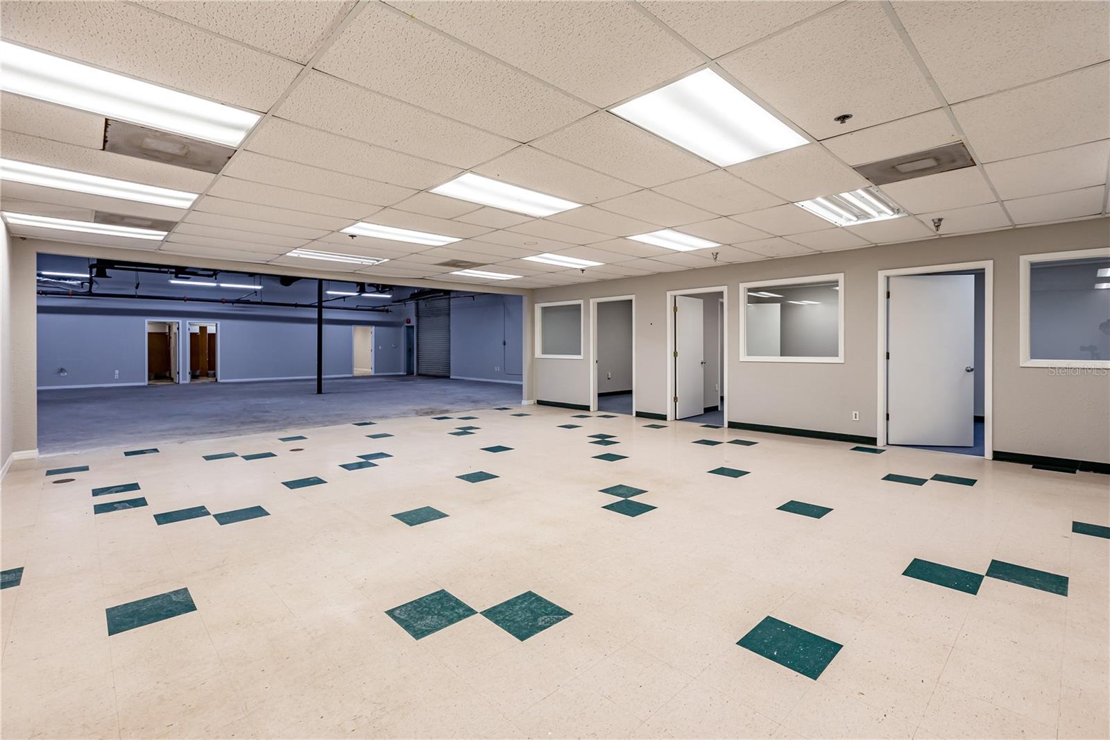 Image 22 of 39 For 4501 Columbus Drive 3