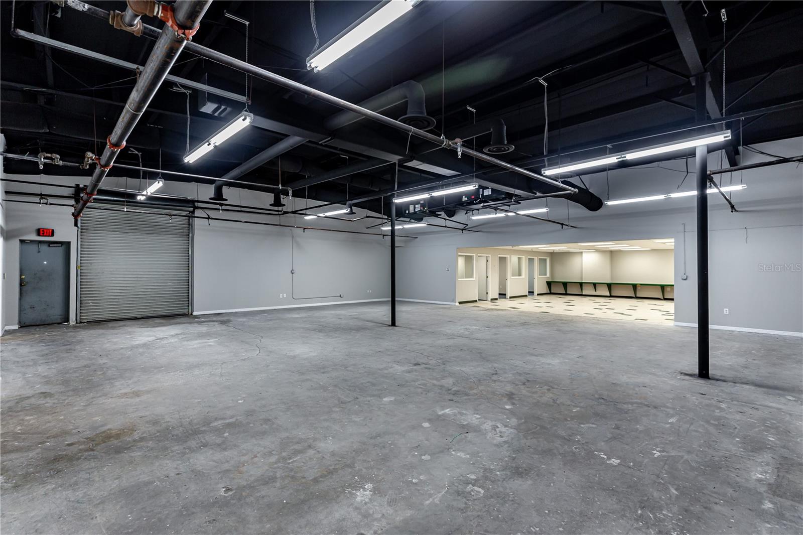 Image 25 of 39 For 4501 Columbus Drive 3