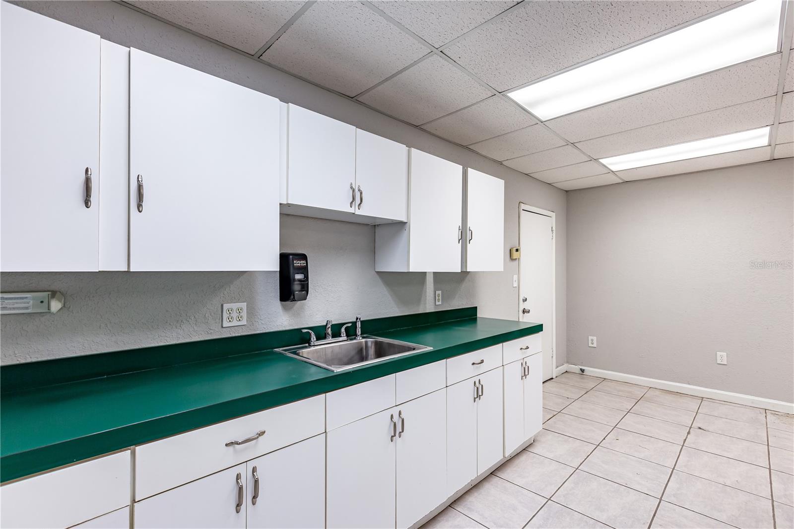 Image 34 of 39 For 4501 Columbus Drive 3