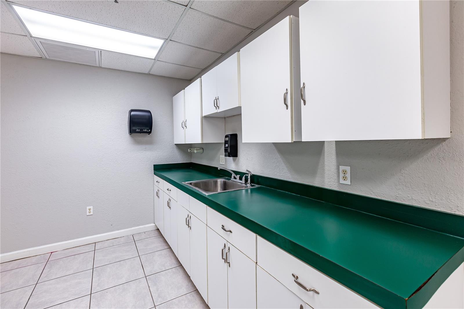 Image 35 of 39 For 4501 Columbus Drive 3