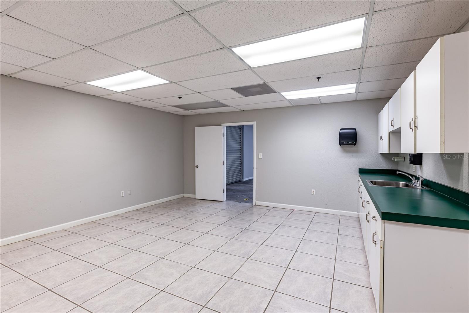 Image 36 of 39 For 4501 Columbus Drive 3