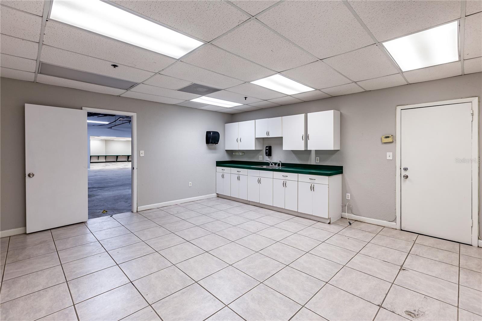 Image 37 of 39 For 4501 Columbus Drive 3