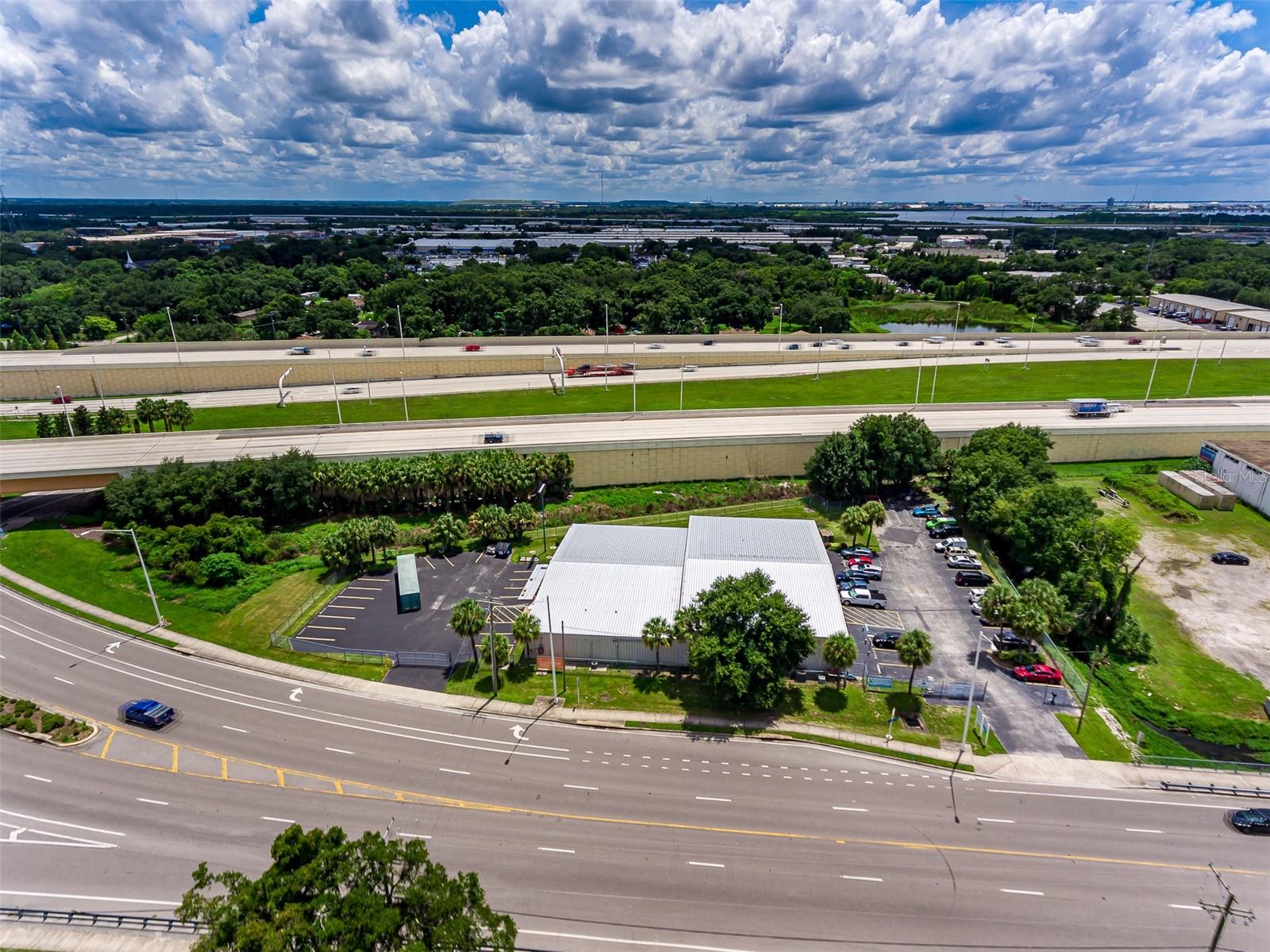 Image 4 of 39 For 4501 Columbus Drive 3