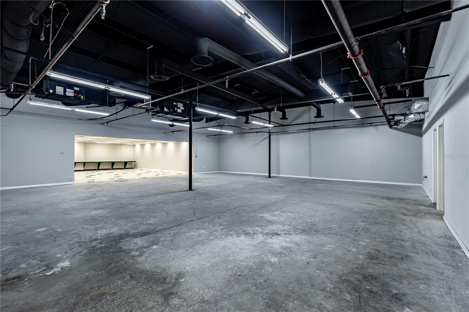 Image 6 of 39 For 4501 Columbus Drive 3