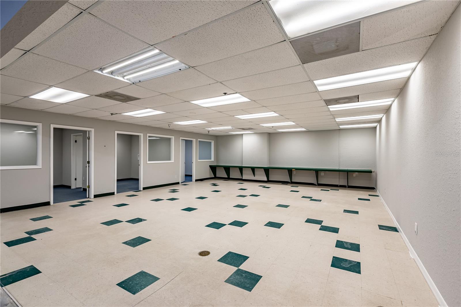 Image 9 of 39 For 4501 Columbus Drive 3