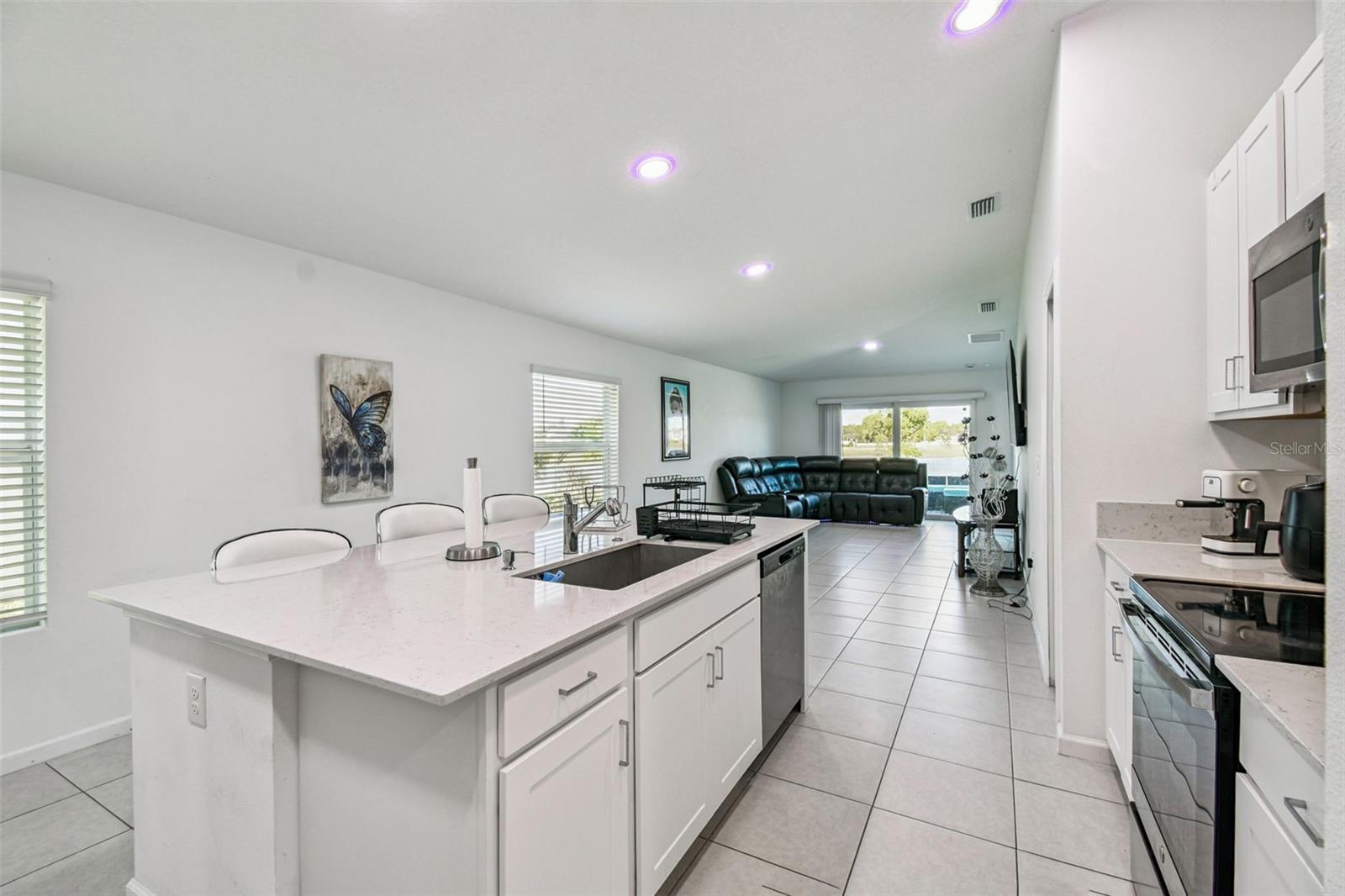 Image 10 of 65 For 702 Papillon Street Sw