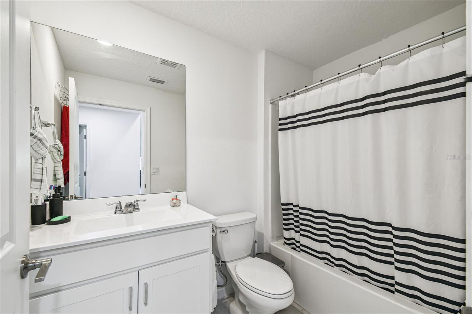 Image 15 of 65 For 702 Papillon Street Sw