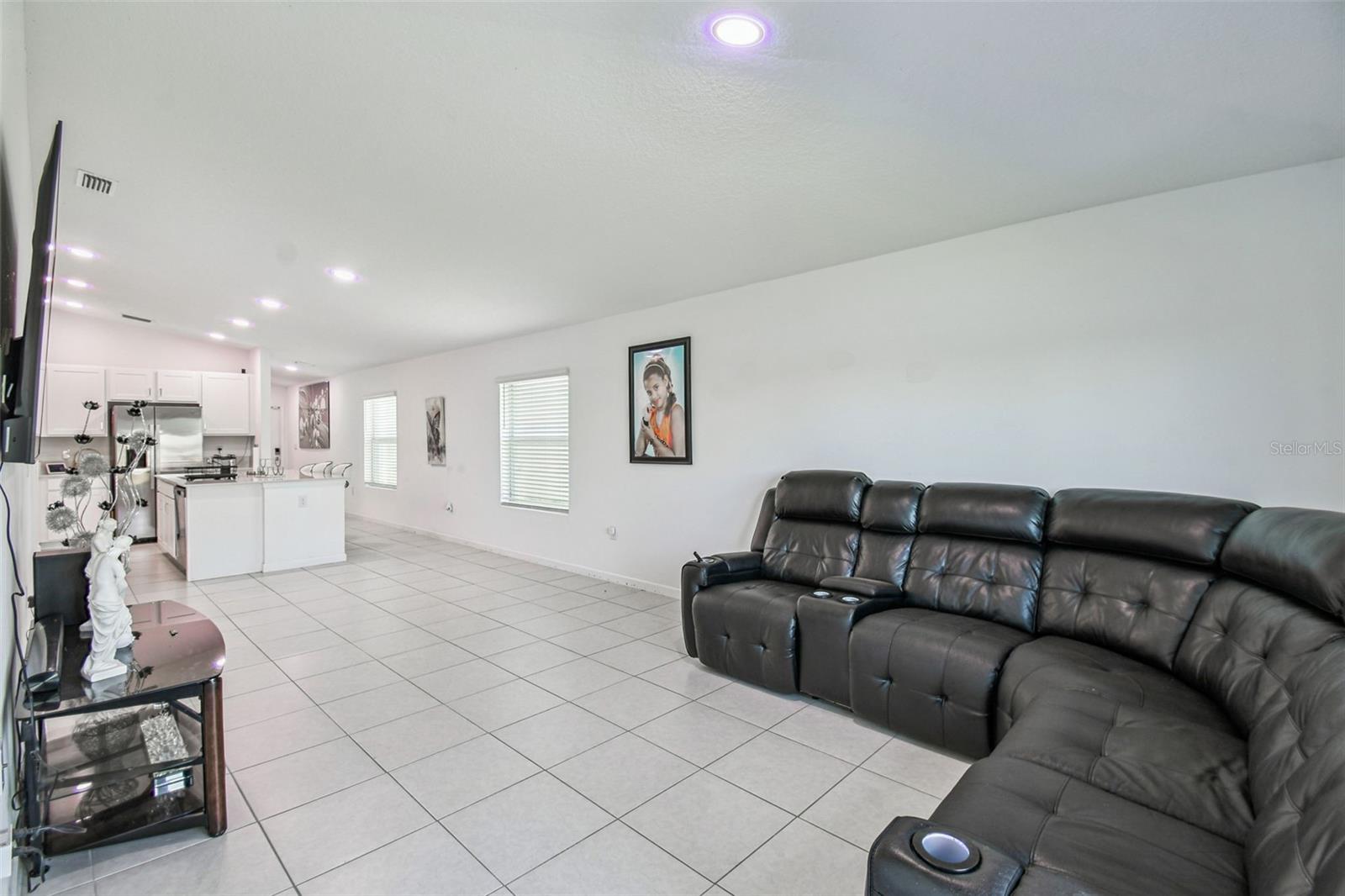 Image 19 of 65 For 702 Papillon Street Sw