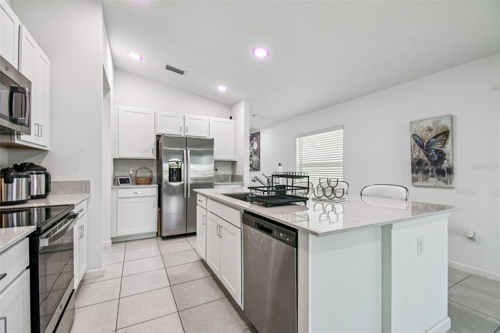 Image 20 of 65 For 702 Papillon Street Sw