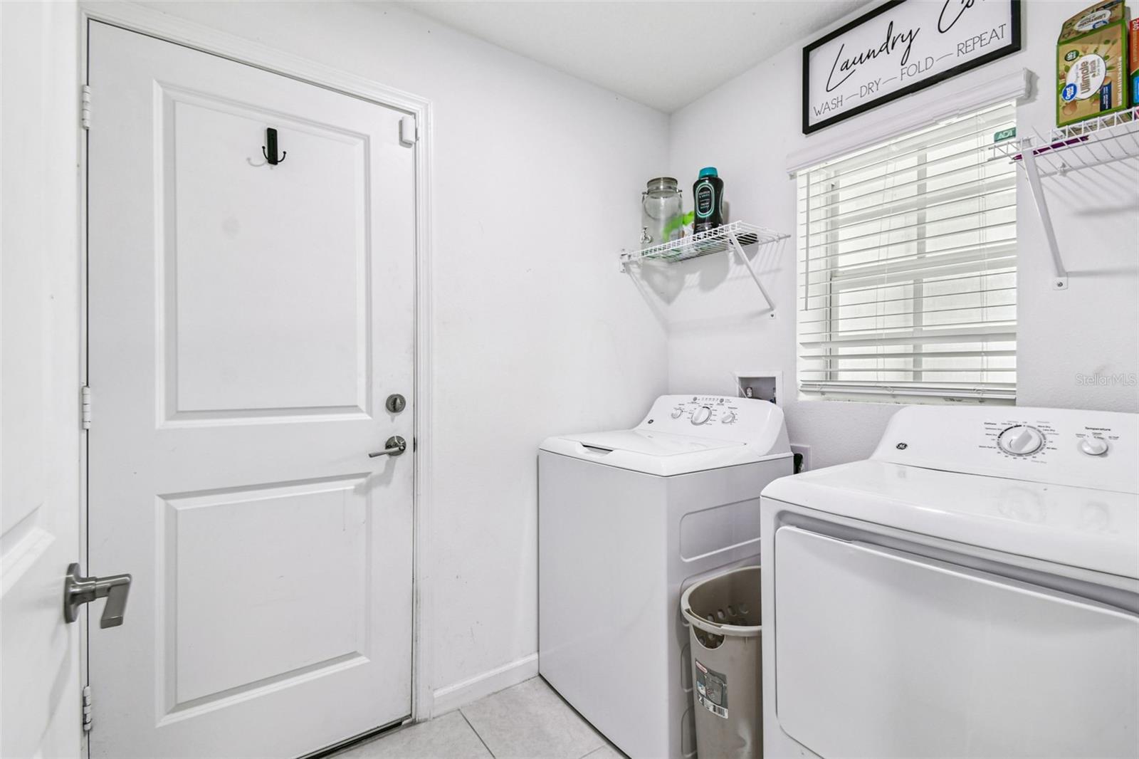 Image 22 of 65 For 702 Papillon Street Sw