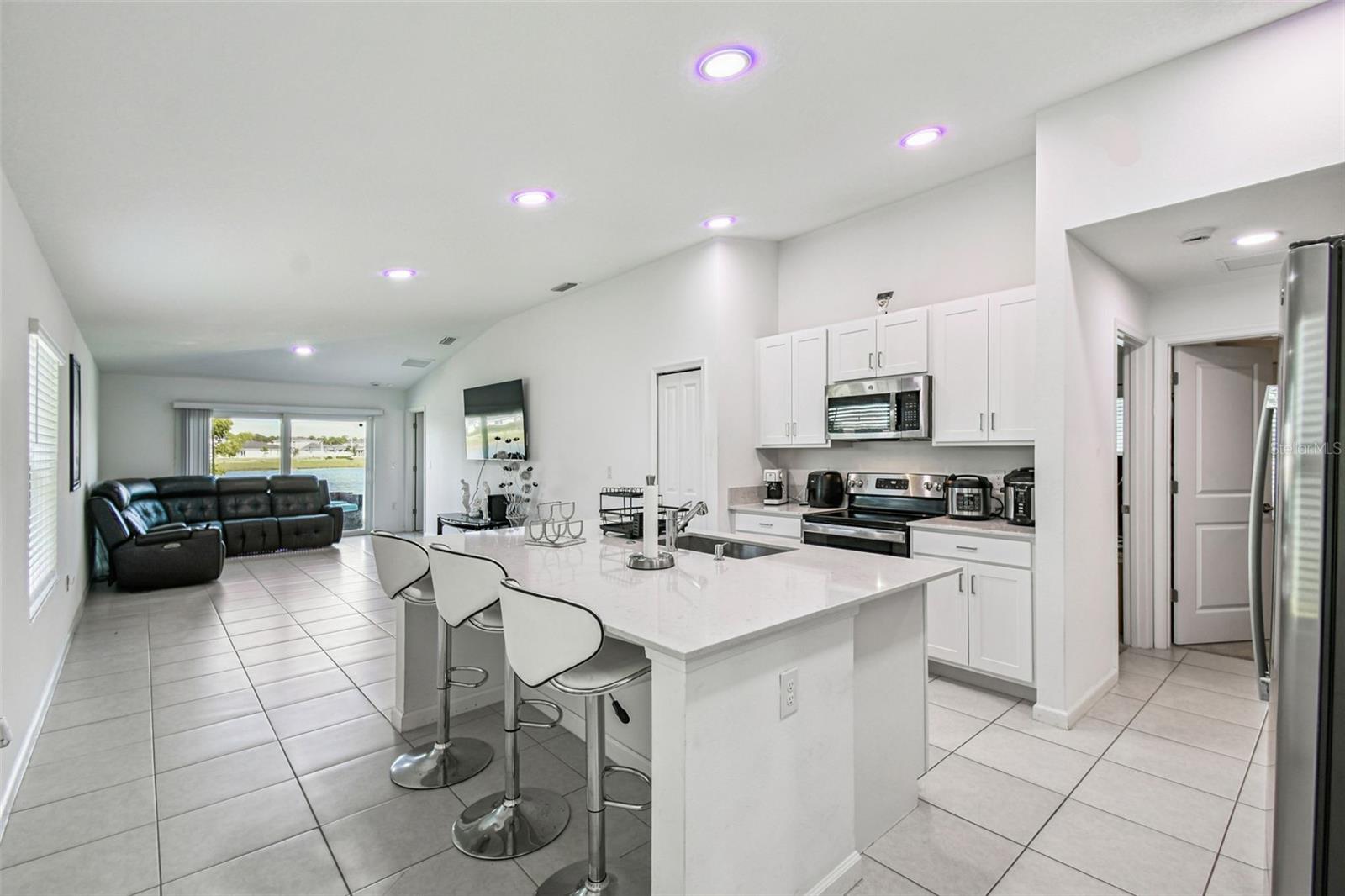 Image 3 of 65 For 702 Papillon Street Sw