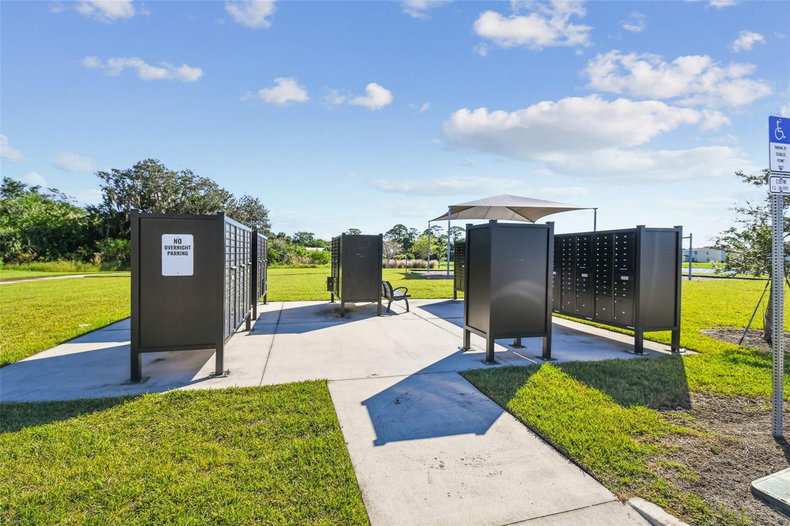 Image 33 of 65 For 702 Papillon Street Sw