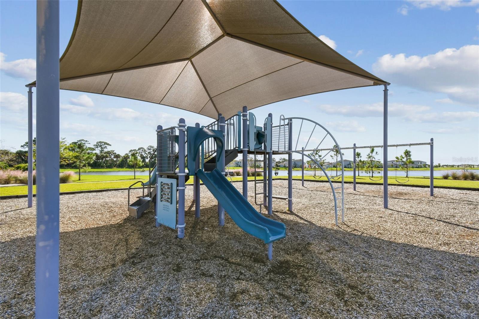 Image 35 of 65 For 702 Papillon Street Sw