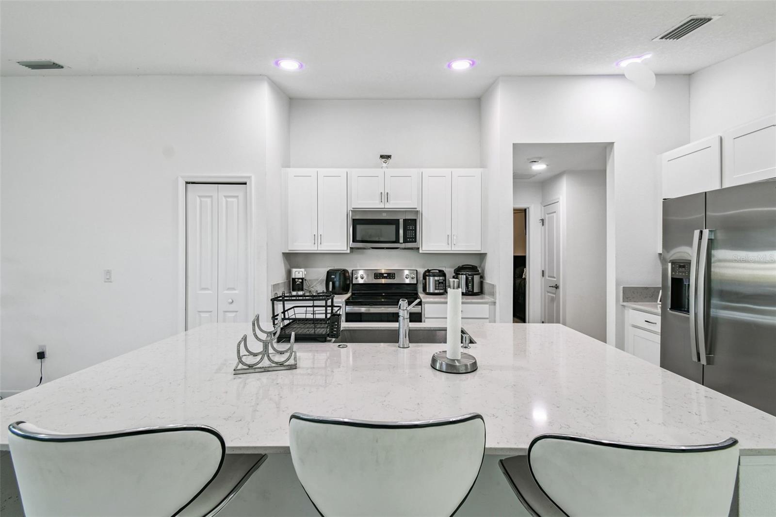 Image 4 of 65 For 702 Papillon Street Sw