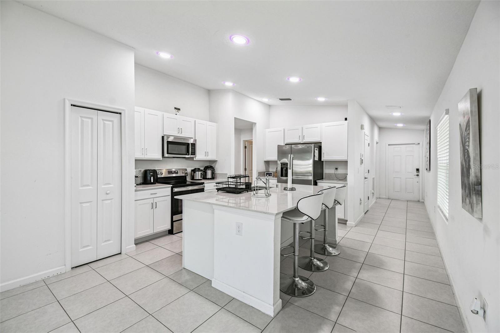 Image 5 of 65 For 702 Papillon Street Sw