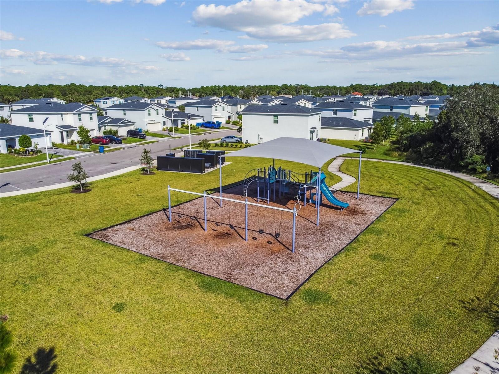 Image 59 of 65 For 702 Papillon Street Sw