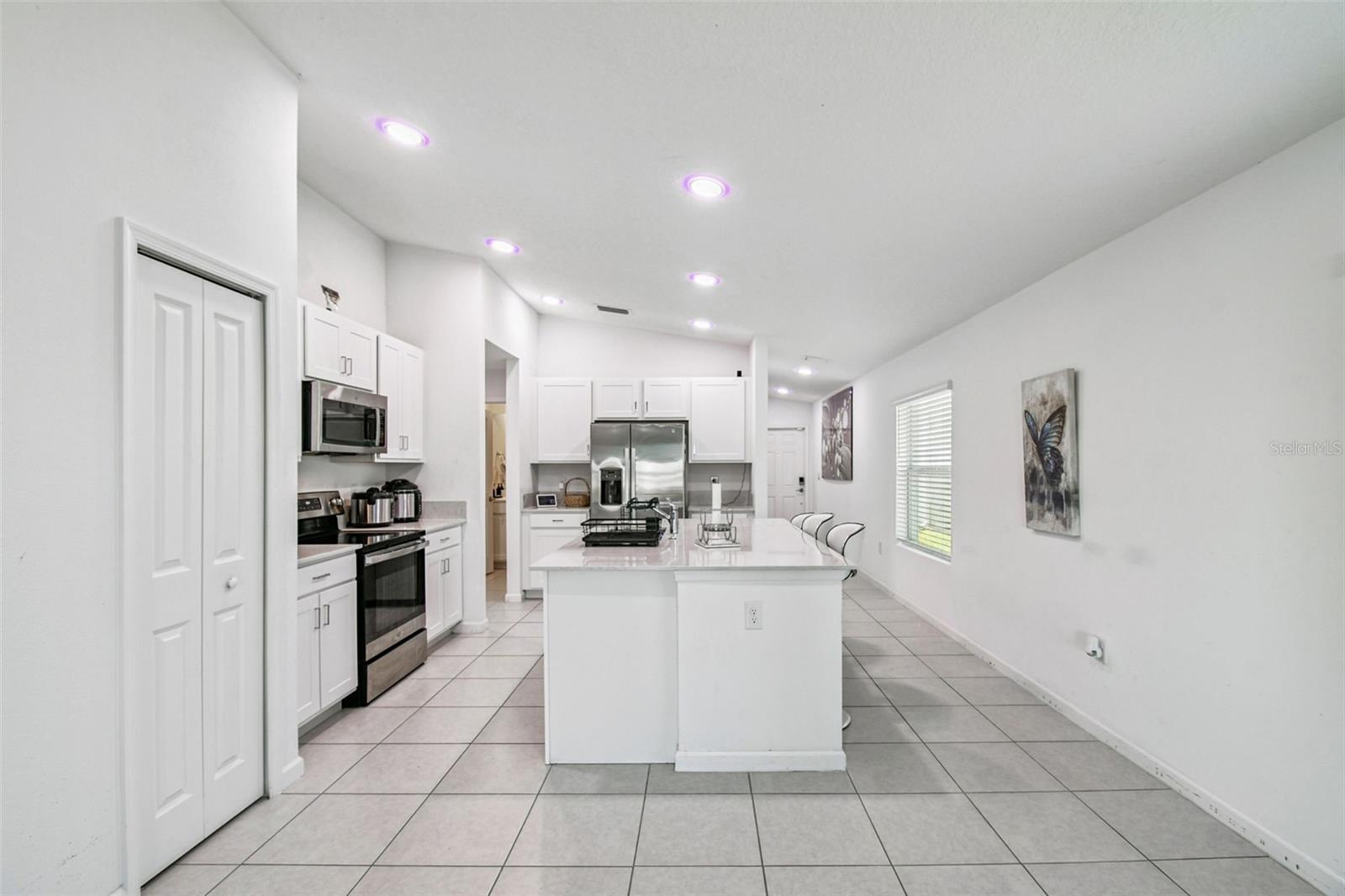 Image 6 of 65 For 702 Papillon Street Sw