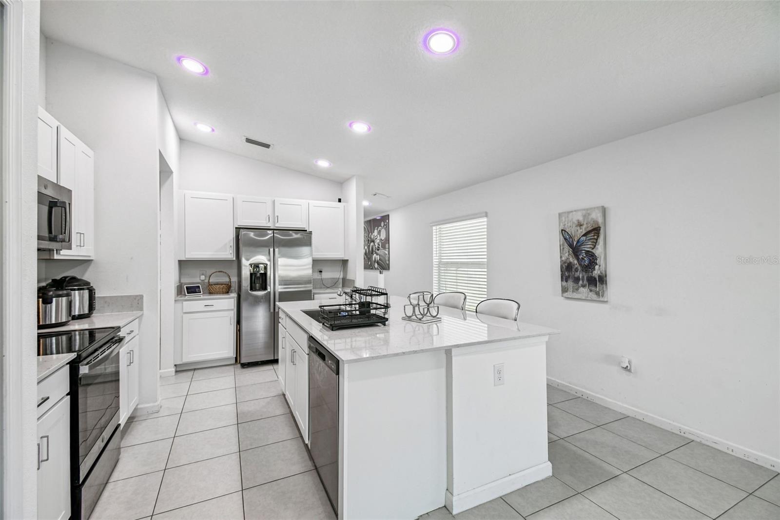 Image 7 of 65 For 702 Papillon Street Sw