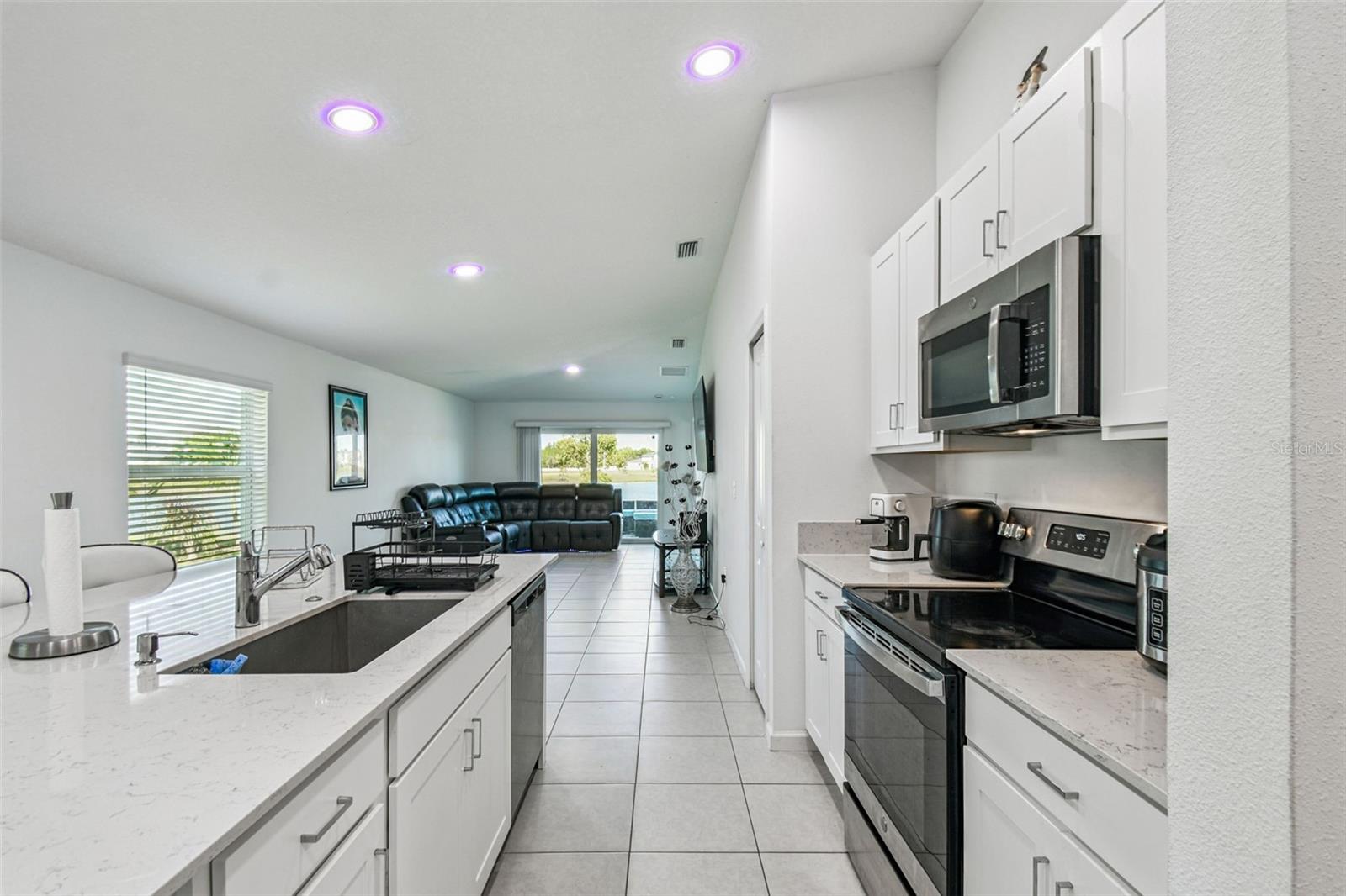 Image 9 of 65 For 702 Papillon Street Sw