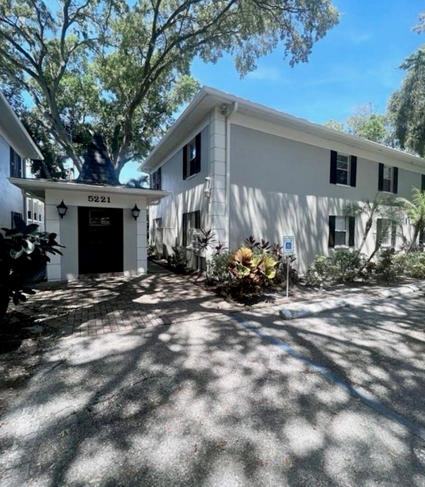 Image 14 of 14 For 5221 Bayshore Boulevard 21