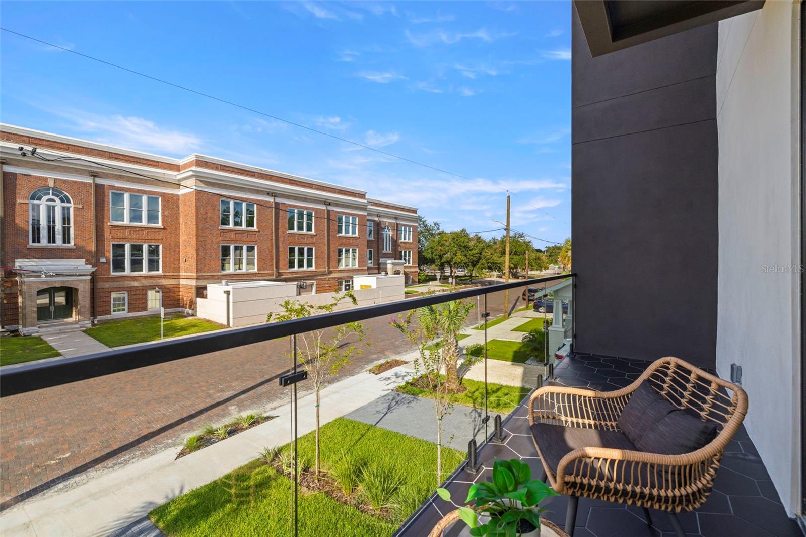 Image 19 of 34 For 212 Euclid Avenue B