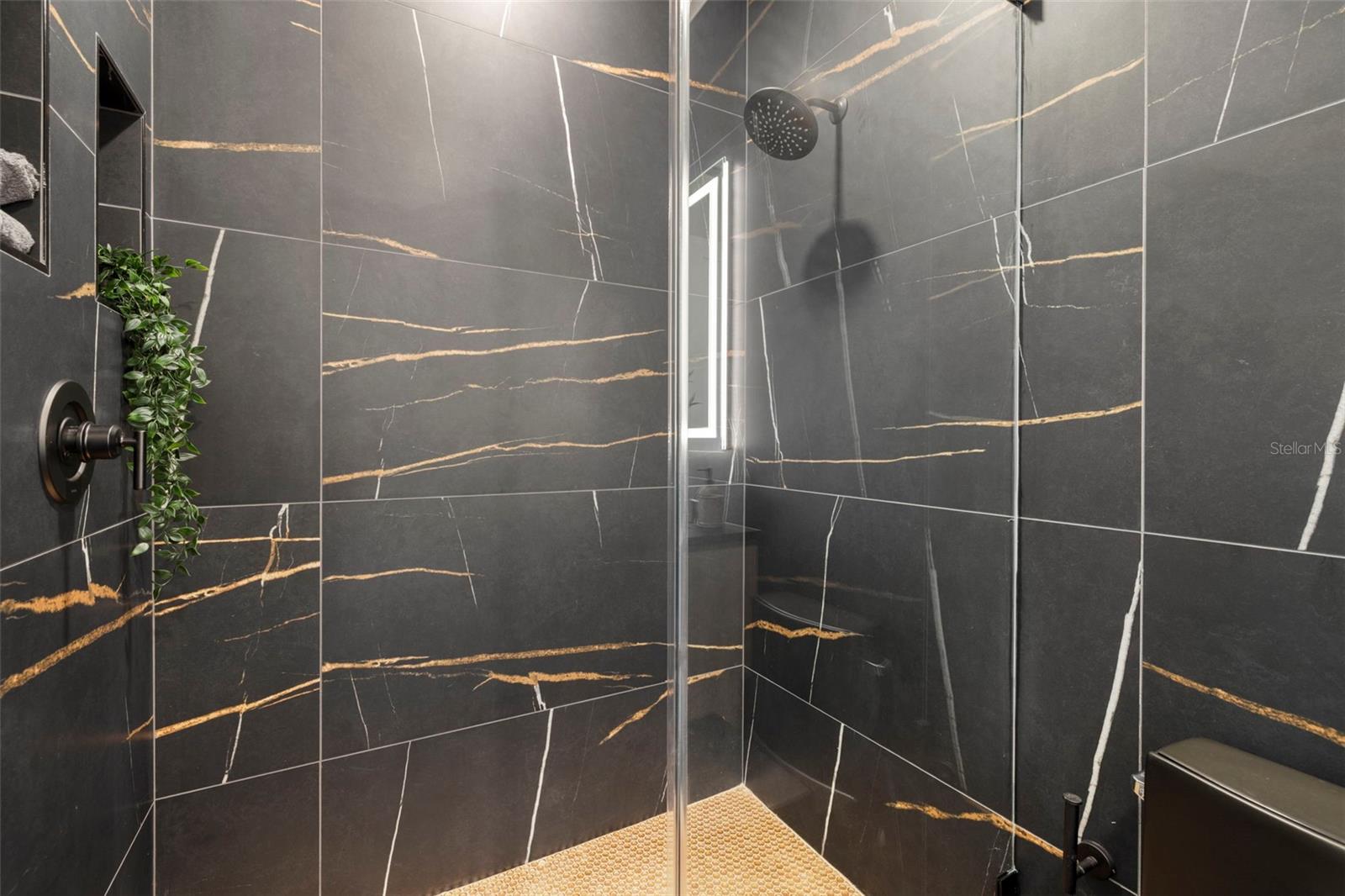 Image 23 of 34 For 212 Euclid Avenue B