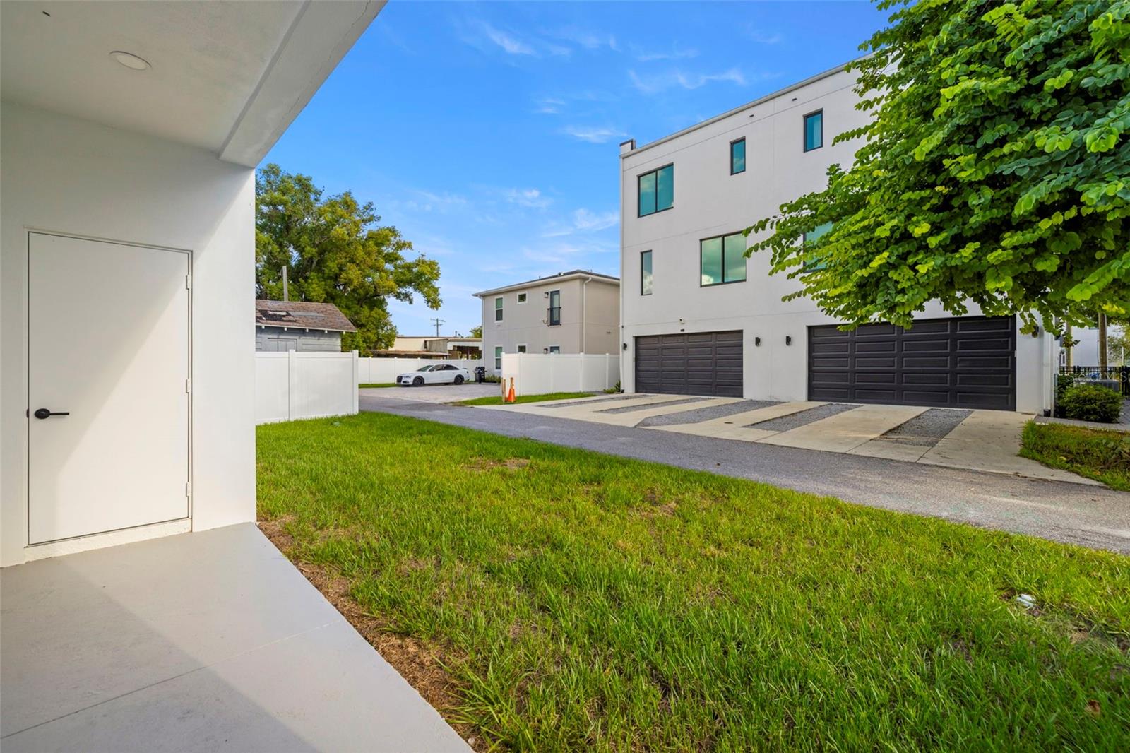 Image 32 of 34 For 212 Euclid Avenue B