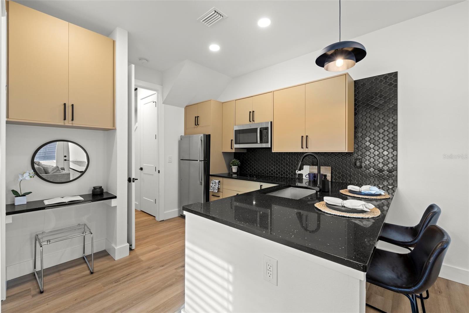 Image 4 of 34 For 212 Euclid Avenue B