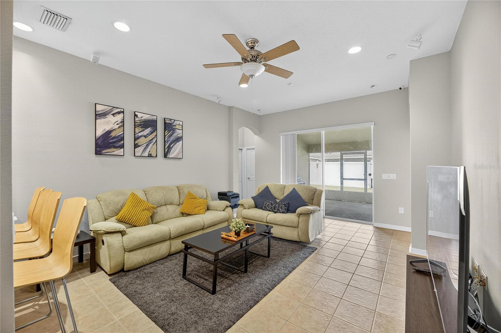 Image 15 of 36 For 424 Down Pine Drive