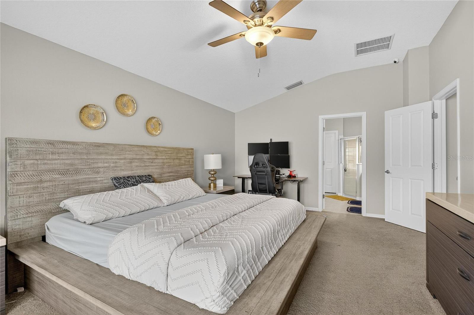 Image 19 of 36 For 424 Down Pine Drive