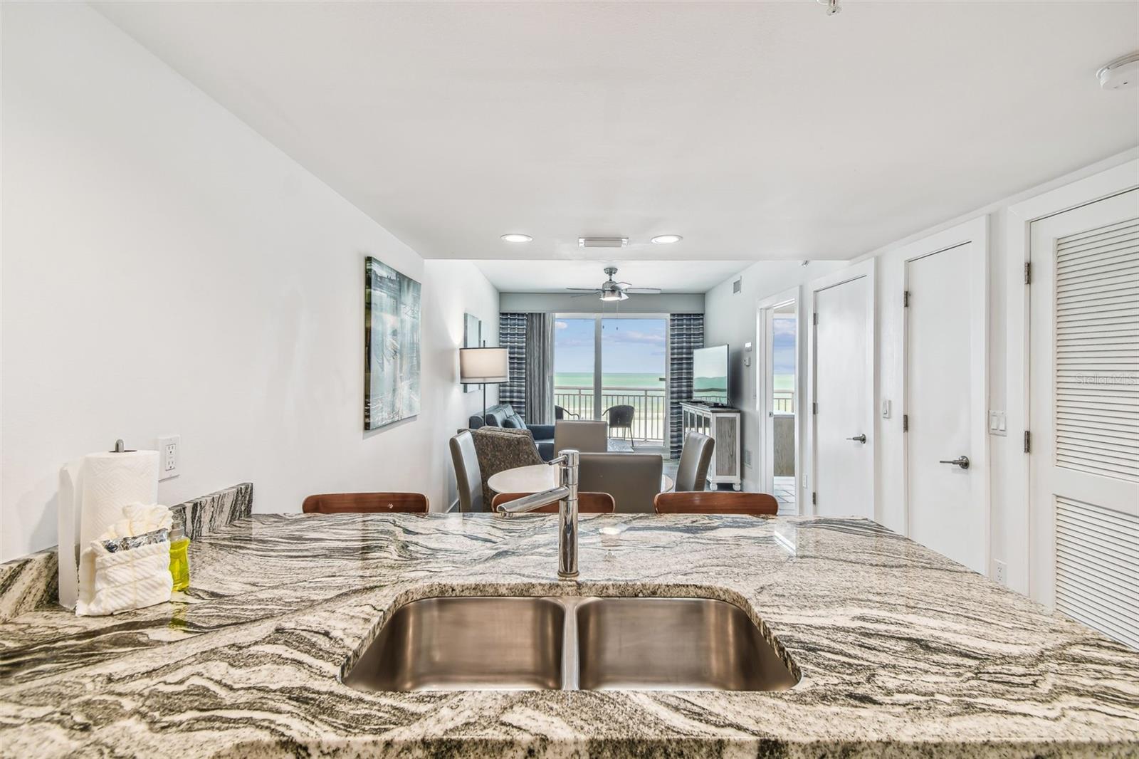 Image 17 of 67 For 10116 Gulf Boulevard 502w