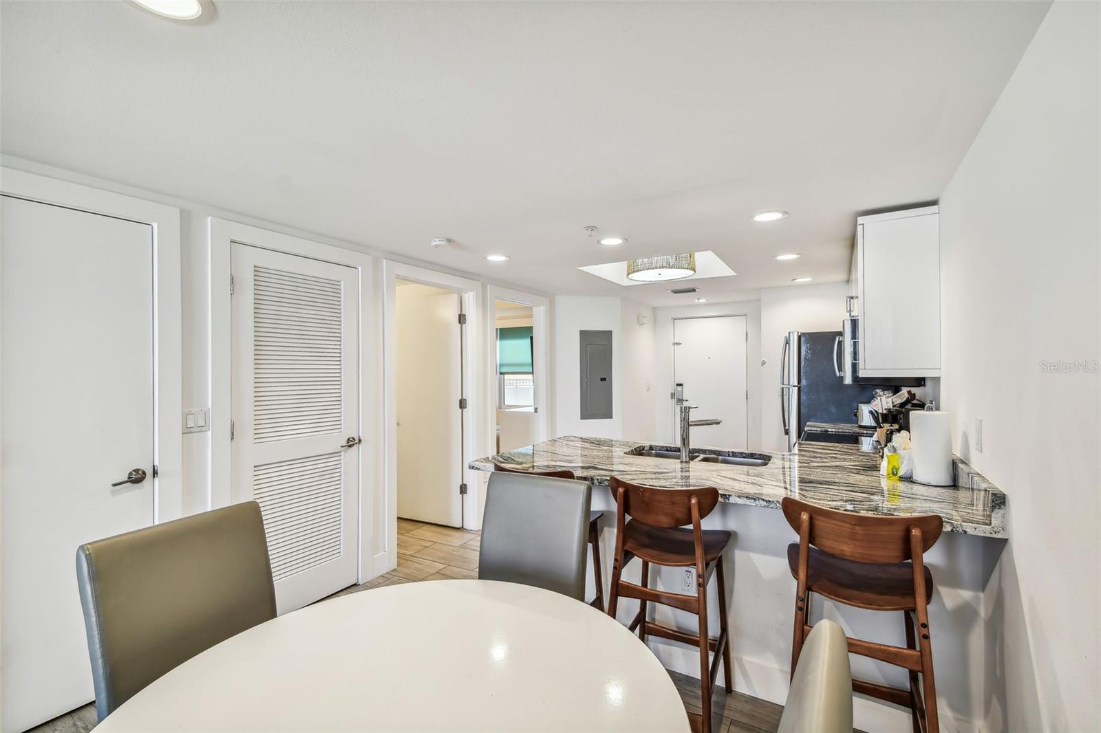 Image 20 of 67 For 10116 Gulf Boulevard 502w