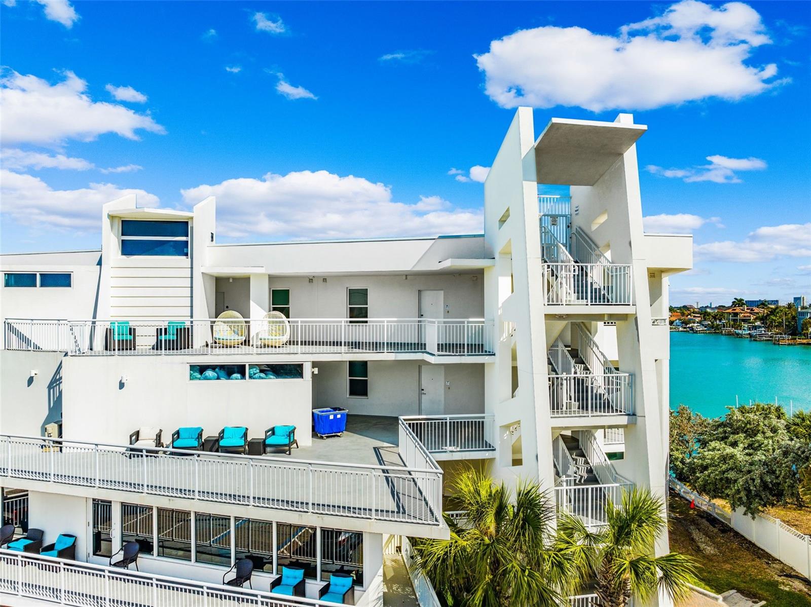 Image 46 of 67 For 10116 Gulf Boulevard 502w