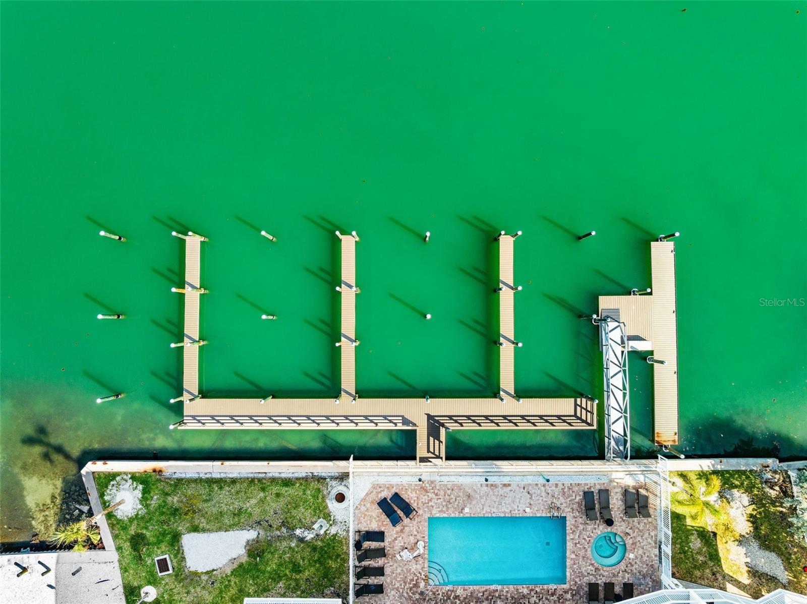 Image 48 of 67 For 10116 Gulf Boulevard 502w