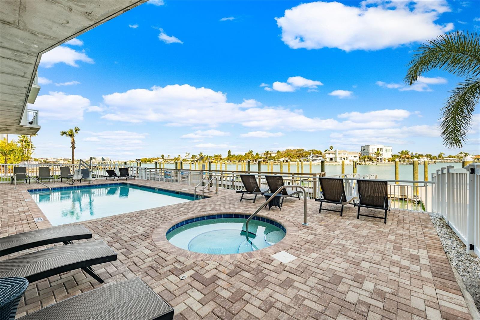 Image 50 of 67 For 10116 Gulf Boulevard 502w