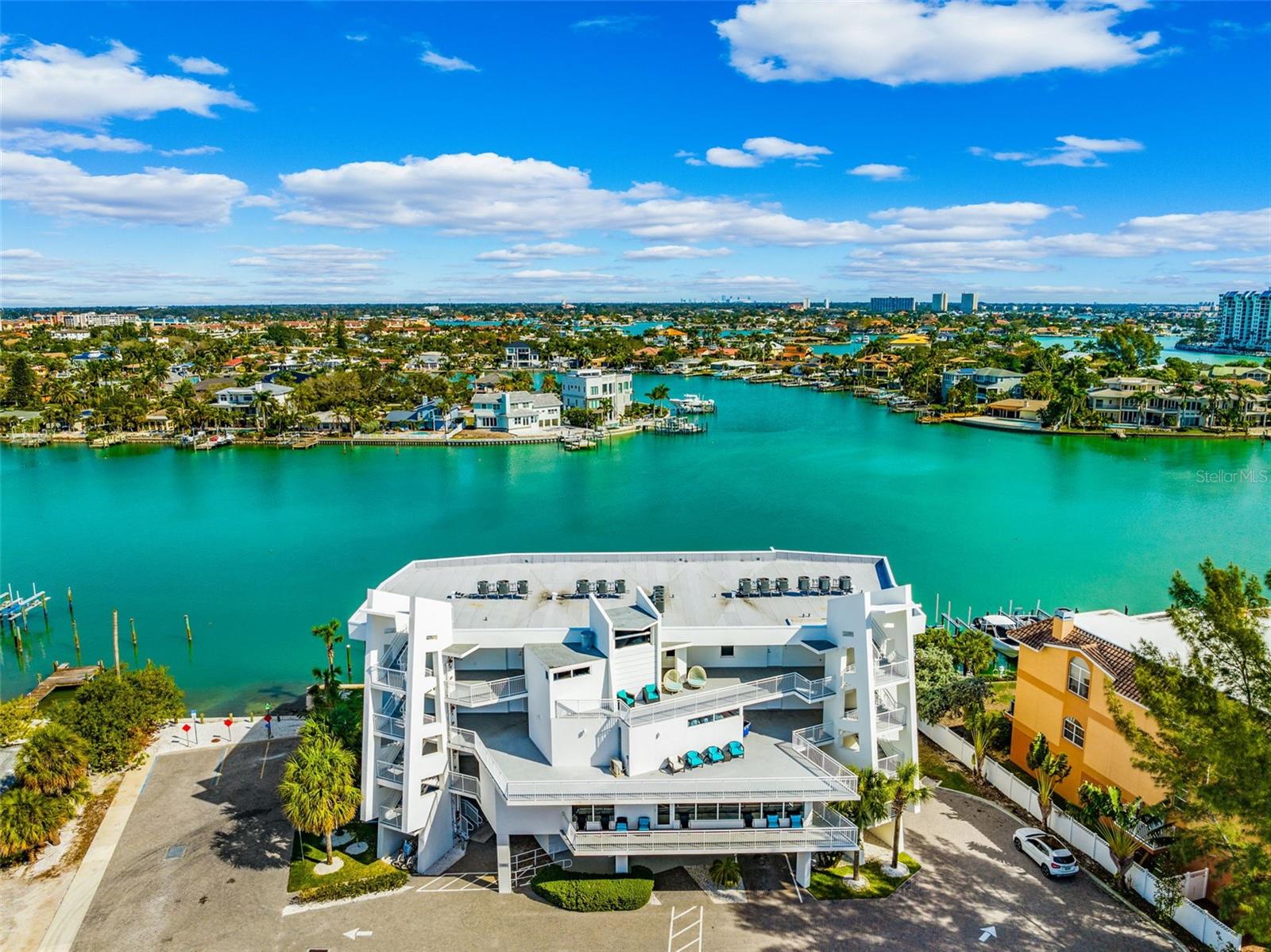 Image 54 of 67 For 10116 Gulf Boulevard 502w