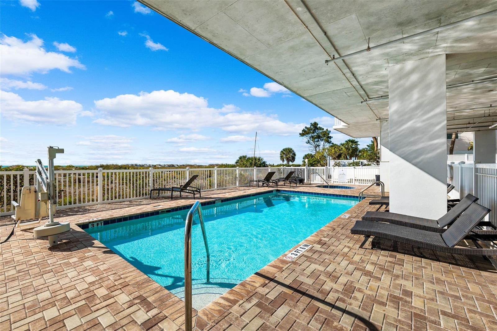 Image 57 of 67 For 10116 Gulf Boulevard 502w