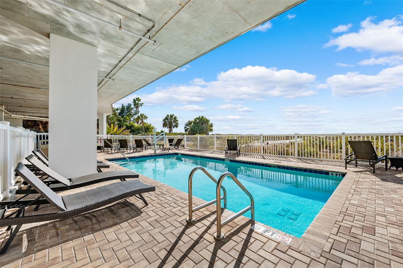 Image 58 of 67 For 10116 Gulf Boulevard 502w