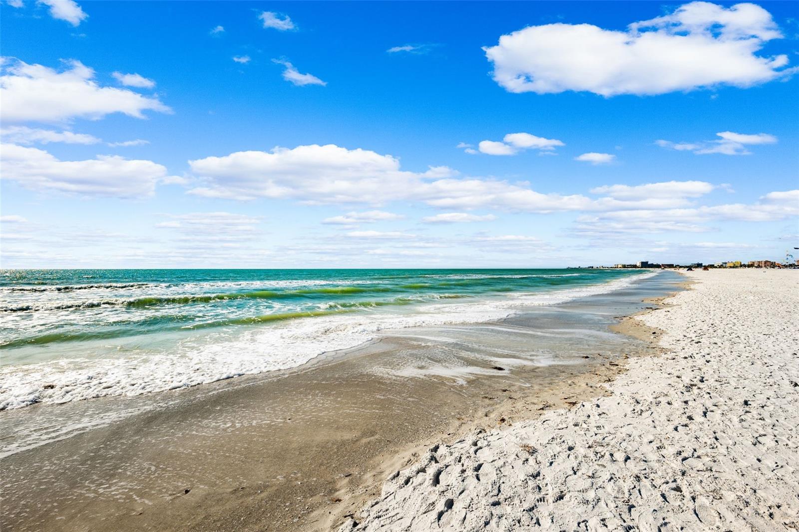 Image 62 of 67 For 10116 Gulf Boulevard 502w