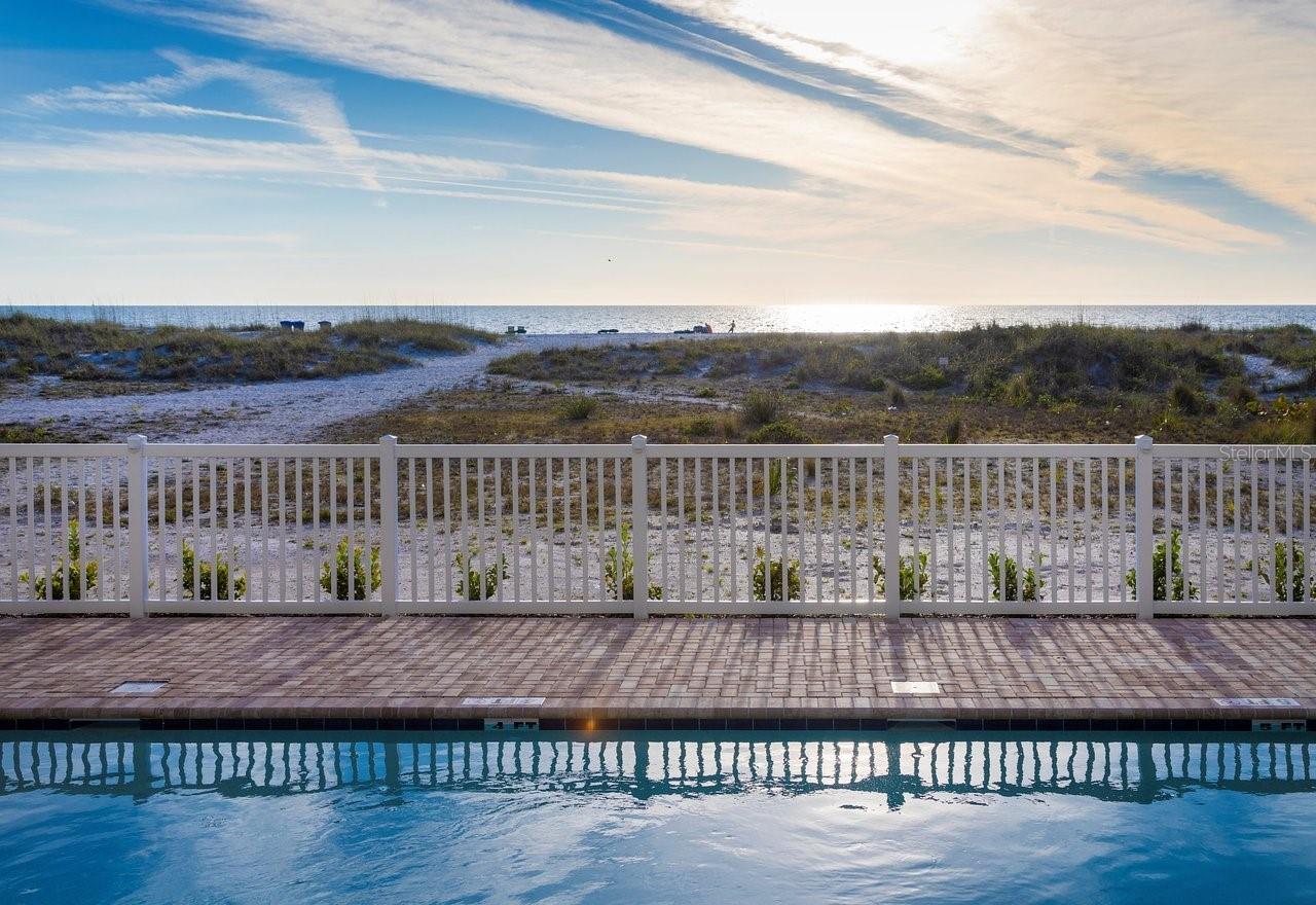 Image 65 of 67 For 10116 Gulf Boulevard 502w